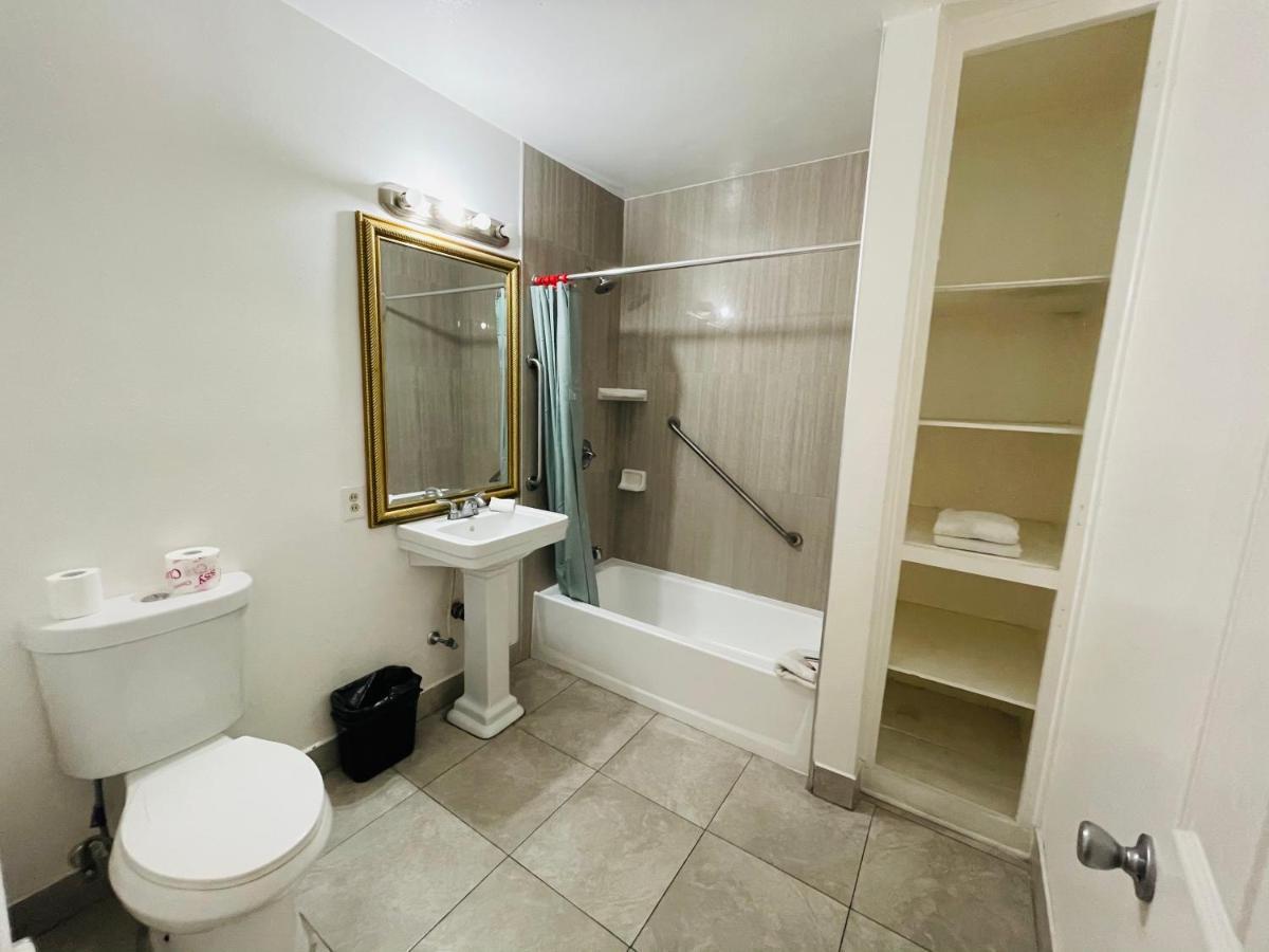 Casa Blanca Inn & Suites וויטייר מראה חיצוני תמונה