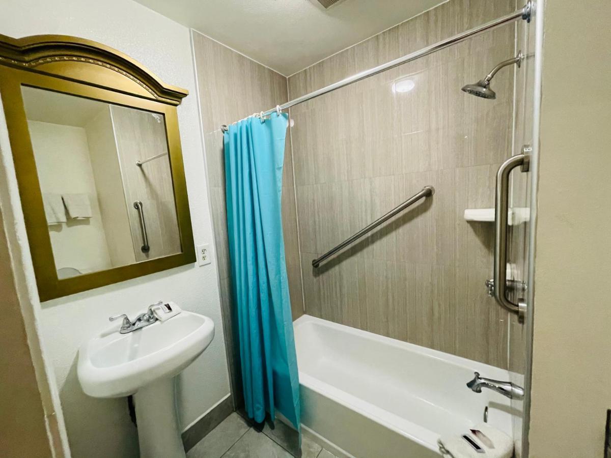 Casa Blanca Inn & Suites וויטייר מראה חיצוני תמונה