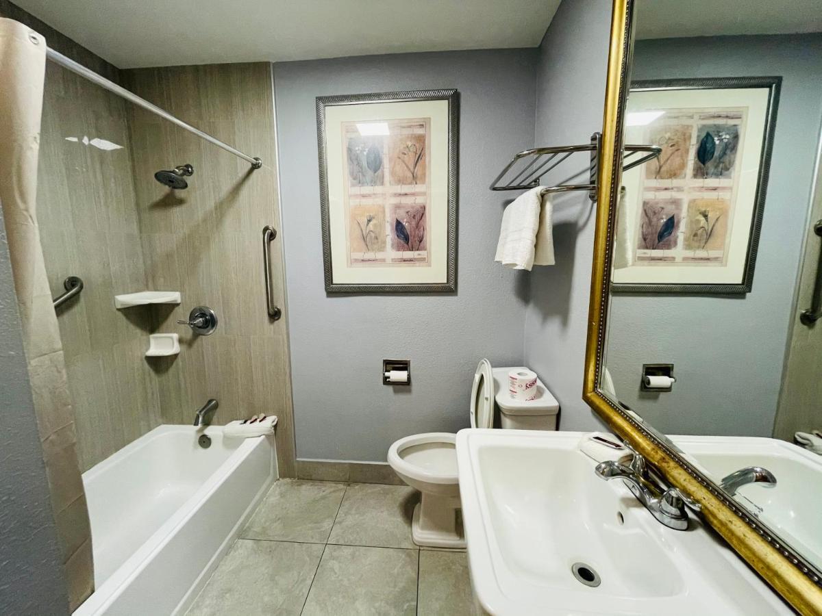 Casa Blanca Inn & Suites וויטייר מראה חיצוני תמונה