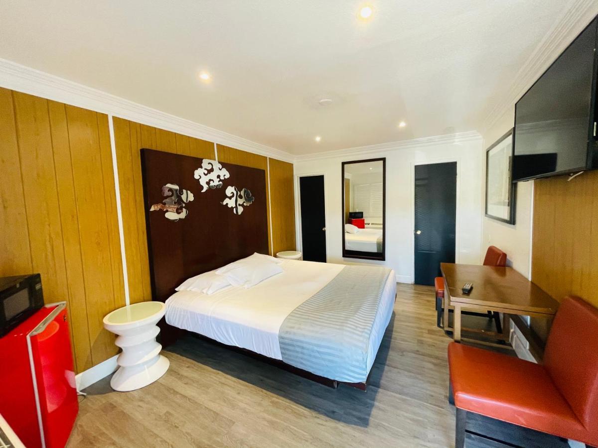 Casa Blanca Inn & Suites וויטייר מראה חיצוני תמונה